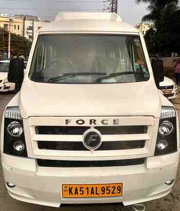 Luxury-tempo-traveller