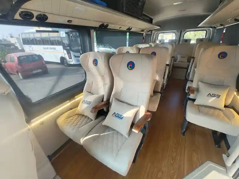Force-Urbania-9-seater
