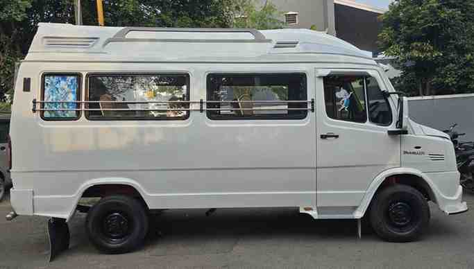 Problems with Peak Season Tempo Traveller Availability in Bangalore